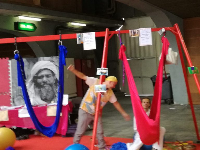 Nice France ..2018  Massage sonore dans le hamac “Valbonesi” avec les cloches tibétaines, work shop