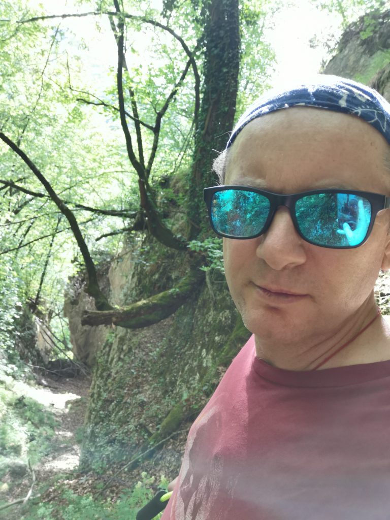 e-COVILLAGGIO TUTTO SARA COLORE NELLA ZONA DI FUGA , ECCETTO QUI DOVE IL FUOCO ETERNO E SEMPRE VIGILE